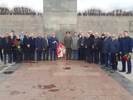 Делегация Союза Азербайджанцев России чтобы почтить память погибших в блокаде Ленинграда