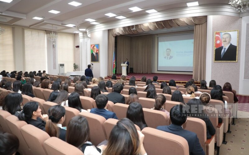 Участники форума молодых учителей поддержали кандидатуру Ильхама Алиева на выборах