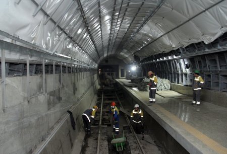 “Xətai” stansiyasında yeni eskalatorlar quraşdırılır
