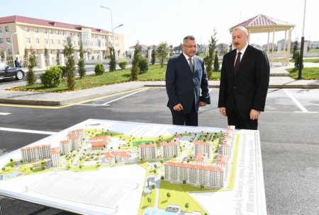 Prezident Kürdəxanıda məcburi köçkün ailələri üçün yeni yaşayış kompleksinin açılışında iştirak edib