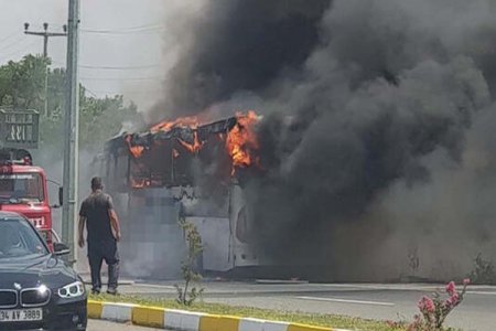 Türkiyədə sərnişin avtobusu yanıb, 5 nəfər ölüb, 17 nəfər yaralanıb