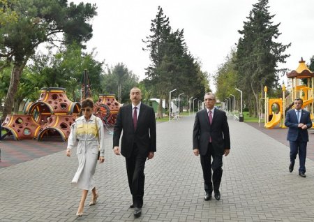 Prezident İlham Əliyev Bakının Atatürk prospektində yerləşən parkda yaradılan şəraitlə tanış olub