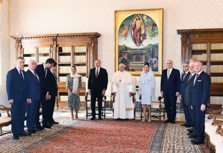 Prezident İlham Əliyev Vatikanda Papa Fransisk ilə görüşüb
