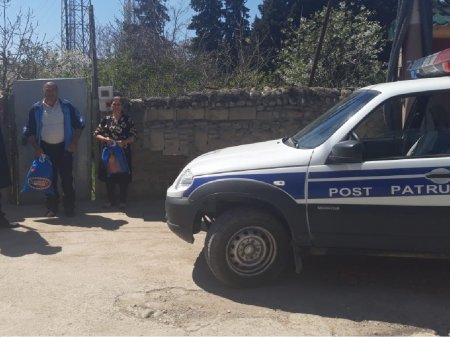 Şabranda polis əməkdaşları rayon sakinlərinə ərzaq yardımı ediblər