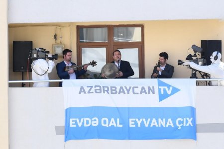 Məcburi köçkünlər üçün "Eyvana çıx" layihəsi çərçivəsində canlı muğam konsert proqramı təşkil edilib