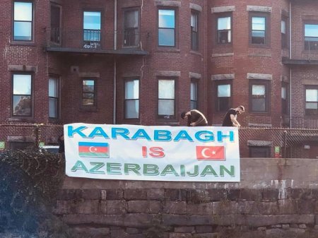 Bostonda “Qarabağ Azərbaycandır” plakatı asılıb