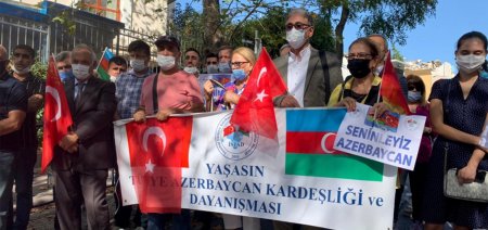 İstanbulda “Səninləyik Azərbaycan, səninləyik Qarabağ!” mitinqi keçirilib