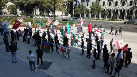 Gürcüstan azərbaycanlıları Gəncə terroruna qarşı etiraz aksiyası keçirdi