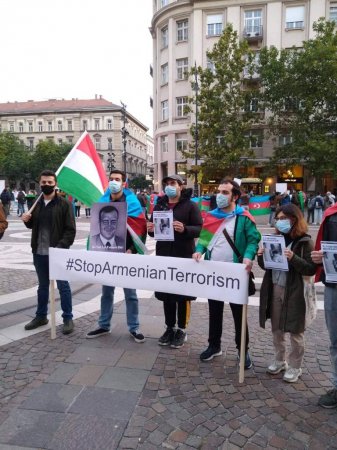 Budapeşt şəhərində Gəncə terroruna etiraz aksiyası keçirilib