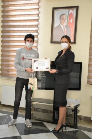 Deputat Könül Nurullayeva gəncləri mükafatlandırdı-FOTOLAR