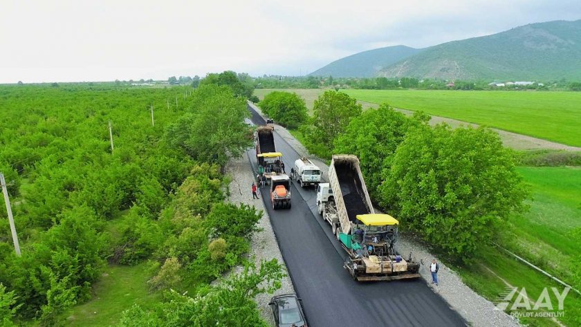 Oğuz-Şəki avtomobil yolunun yenidən qurulması davam edir VİDEO
