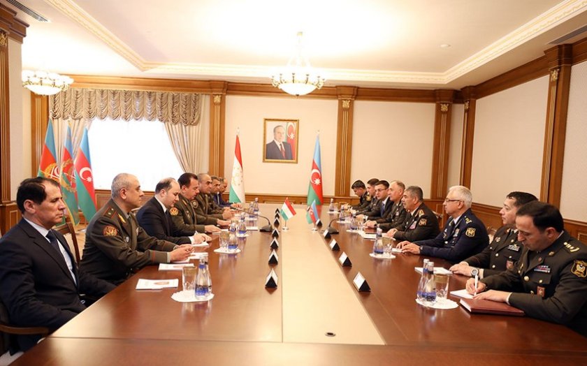 Azərbaycan və Tacikistan müdafiə nazirləri hərbi əməkdaşlıq məsələlərini müzakirə ediblər