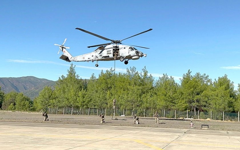 “Doğu Akdeniz-2023”: Azərbaycan xüsusi təyinatlıları şərti düşmən arxasına helikopterdən enmə tapşırıqları icra edib