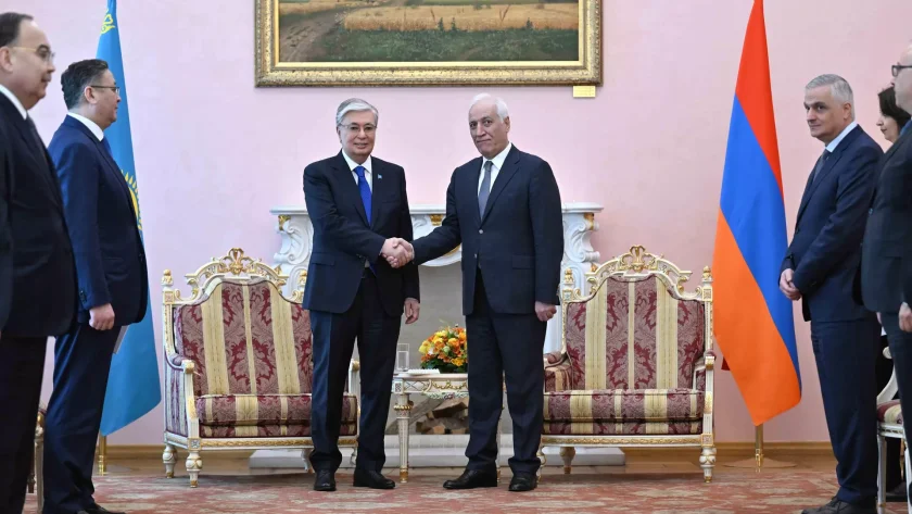 Tokayev Ermənistan prezidenti ilə görüşüb