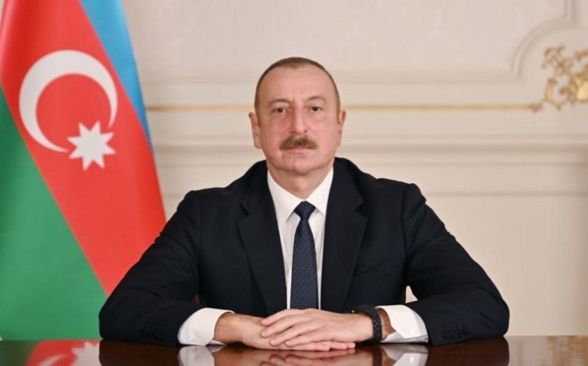 Prezident sabiq naziri təltif etdi