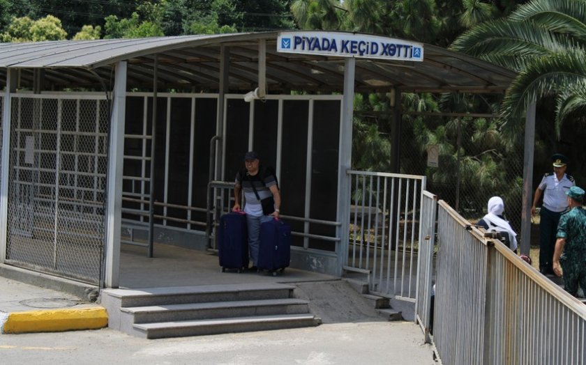 Bir qrup xarici vətəndaş İrandan Azərbaycan vasitəsilə təxliyə olunub