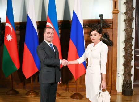 Birinci vitse-prezident Mehriban Əliyeva Rusiya Hökumətinin sədri Dmitri Medvedevlə görüşüb