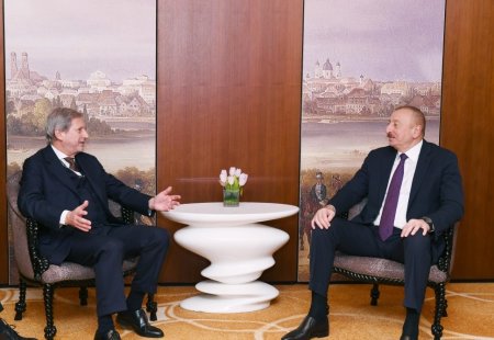 Prezident İlham Əliyev Avropa İttifaqının komissarı ilə görüşüb