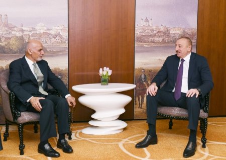 Prezident İlham Əliyev əfqanıstanlı həmkarı ilə görüşüb
