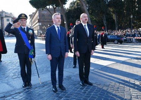 Prezident İlham Əliyev Romada naməlum əsgər abidəsini ziyarət etdi