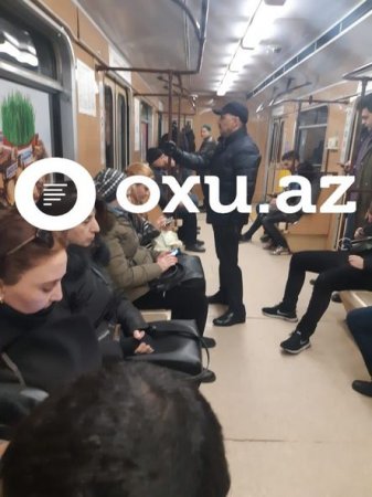 Azərbaycanda hansı nazir müavini metrodan istifadə edir?