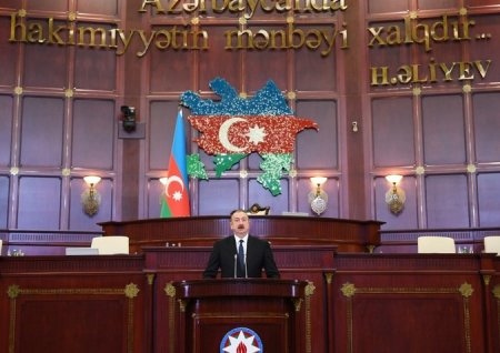 İlham Əliyev: "Siyasi islahatlar partiyalararası geniş dialoq aparılmadan həyata keçirilə bilməz"