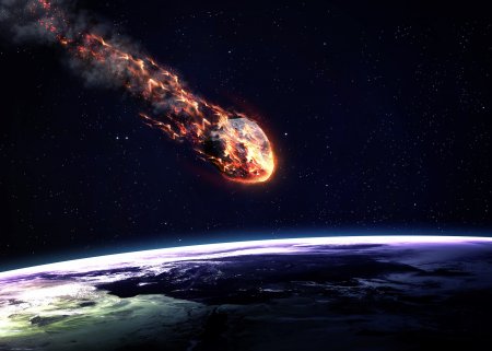 Yer kürəsinə yaxınlaşan komet parçalanmağa başladı