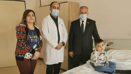 Deputat Aqil Məmmədov 6 yaşlı seçicisini ziyarət edib