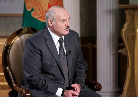 Lukaşenko sərhədboyu mühafizəni gücləndirməyi tapşırıb