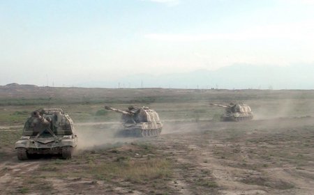 Azərbaycan Ordusu “Msta-S” özüyeriyən haubitsalardan döyüş atışları icra edir-VİDEO