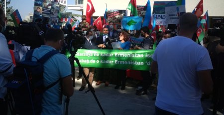 Soydaşlarımız Ankarada Fransa səfirliyinin qarşısında  aksiya keçirib