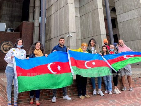 Boston bələdiyyəsinin qarşısında Azərbaycan bayrağı qaldırılıb