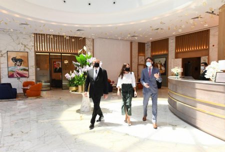 İlham Əliyev Bakıda “Intercontinental” otelinin açılışında iştirak edib