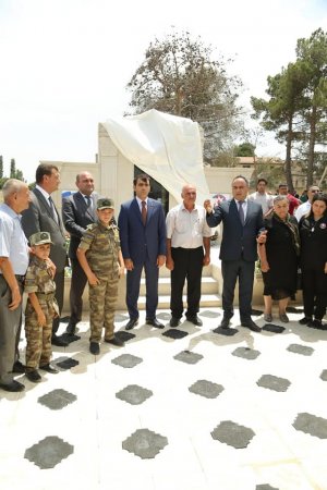 Deputat və icra başçısı Goranboyda şəhidin xatirə abidəsinin açılışını edib