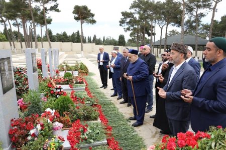 Dini konfessiyaların rəhbərləri Polad Həşimovun və İlqar Mirzəyevin məzarını ziyarət edib