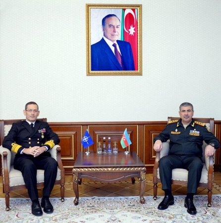 Zakir Həsənov NATO kontr-admiralını Ermənistanla sərhəddəki vəziyyət barədə məlumatlandırıb