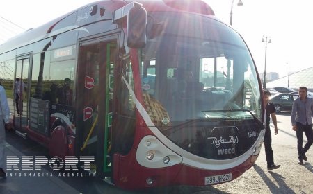 Bakıda sərnişin avtobusu qəzaya düşüb, xəsarət alan var