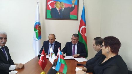 İSBAM və Azərbaycan Qaçqınlar Cəmiyyəti arasında əməkdaşlıq protokolu imzalandı