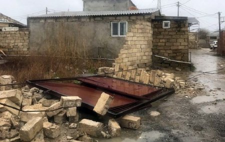 İmişli sakini uçan beton hasarın altında qalaraq ölüb