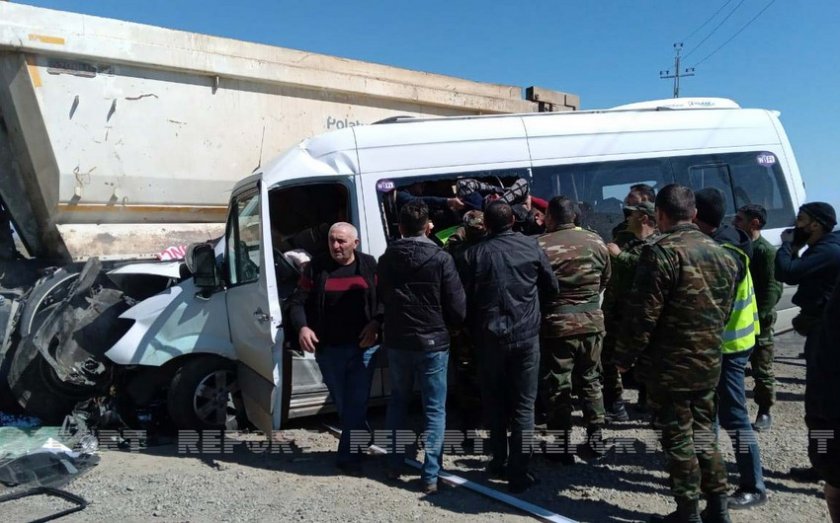 Ağstafada mikroavtobusla yük maşını toqquşub, ölən və yaralananlar var