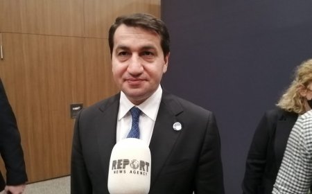 Hikmət Hacıyev: "Azərbaycan Rusiya-Ukrayna görüşünə ev sahibliyi etməyə hazırdır"