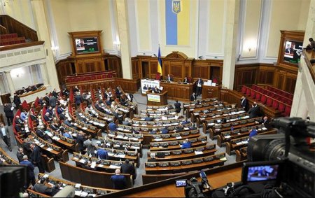 Ukrayna parlamentinin 20-yə yaxın deputatı xaricə qaçıb