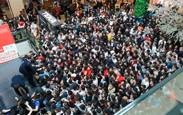 Bakıda blogerlə görüş zamanı pandemiya qaydaları pozulub