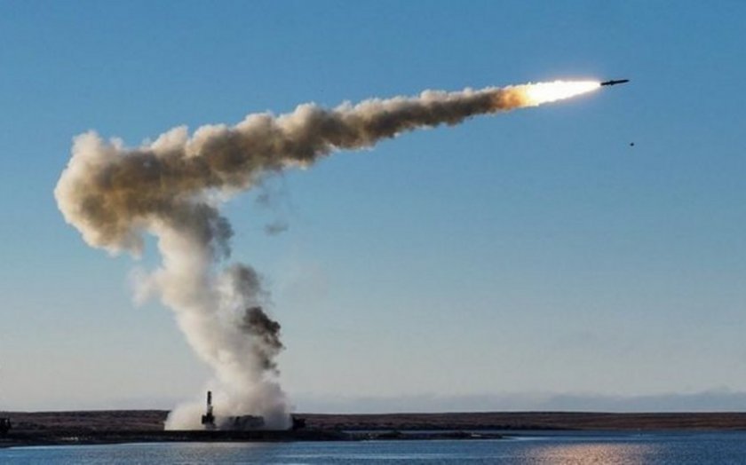 Rusiya Odessa hava limanına raket zərbələri endirib, dağıntılar var