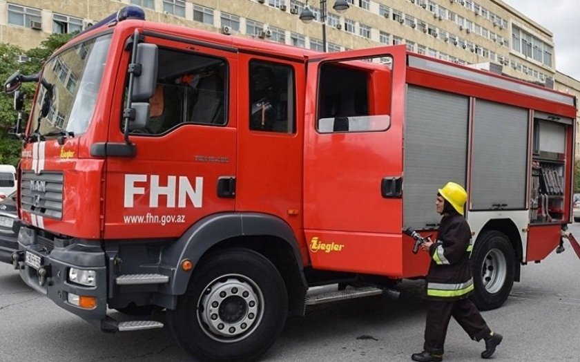 Bakıda yaşayış binasında yanğın olub, sakinlər təxliyə edilib