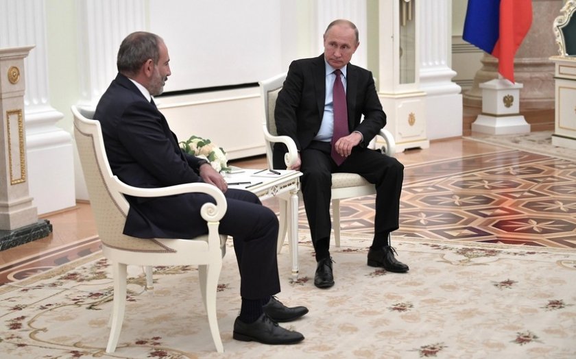 Putin Paşinyanla üçtərəfli bəyanatların icrasını müzakirə edib