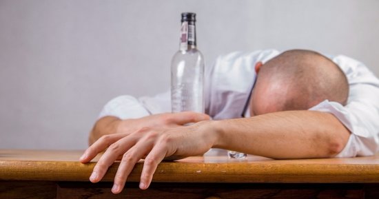 Alkoqol asılılığının səbəb olduğu xəstəliklər hansılardır?