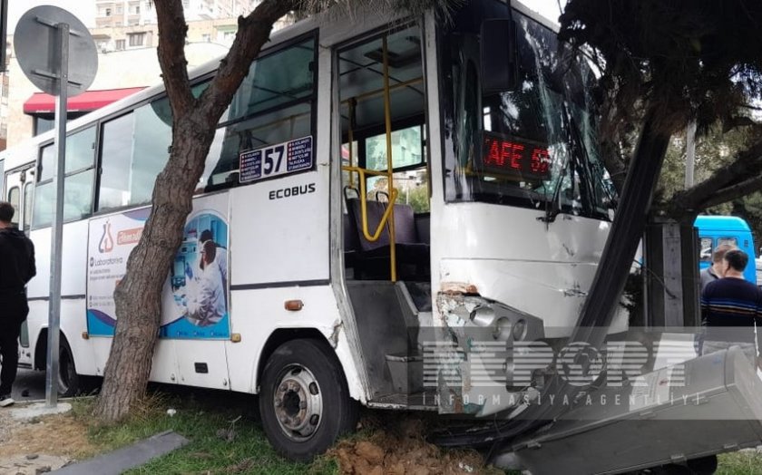 Bakıda sərnişin avtobusu ilə yük maşını toqquşub, yaralananlar var