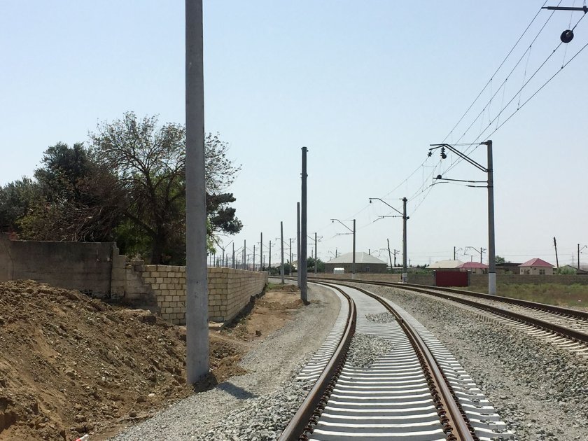 Bakıda sürət qatarı kişini vuraraq öldürüb