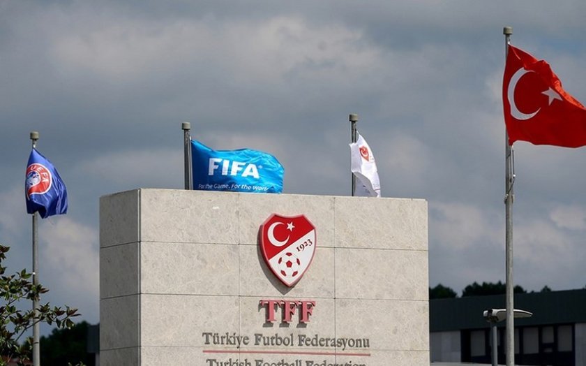 UEFA Türkiyə Futbol Federasiyasını cəzalandırıb